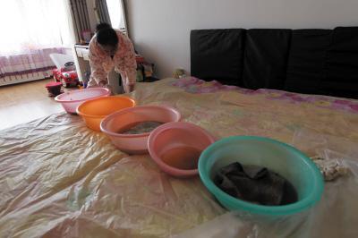 资兴楼上漏水，住户失联，小区没物管，业主维权难！律师来支招……